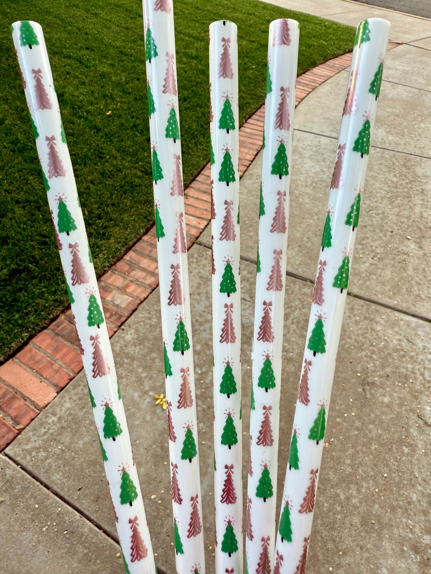 White Fancy Tree Straw (40oz Tumbler)