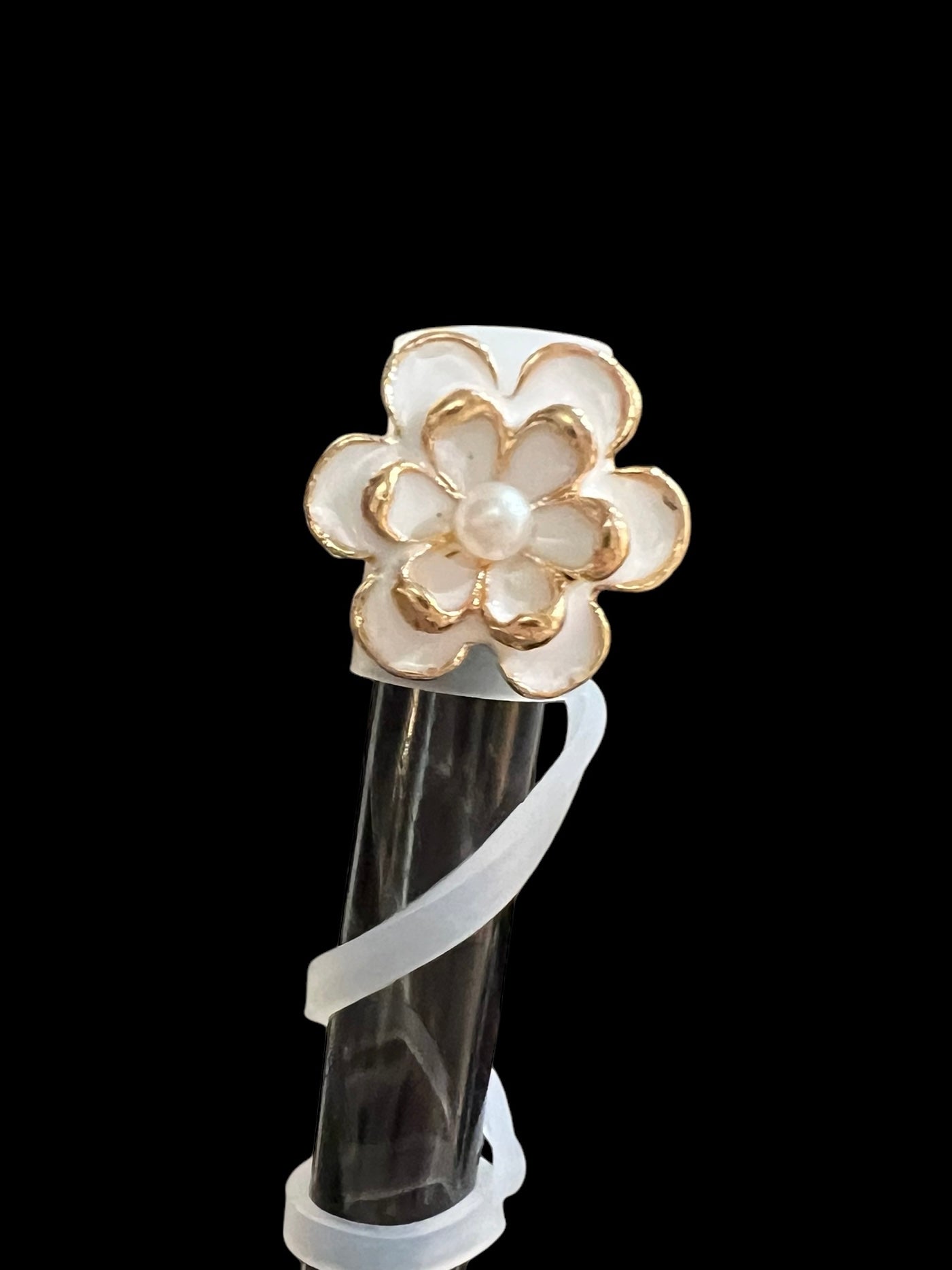 Small Ivory Flower Silicone Straw Topper 10mm