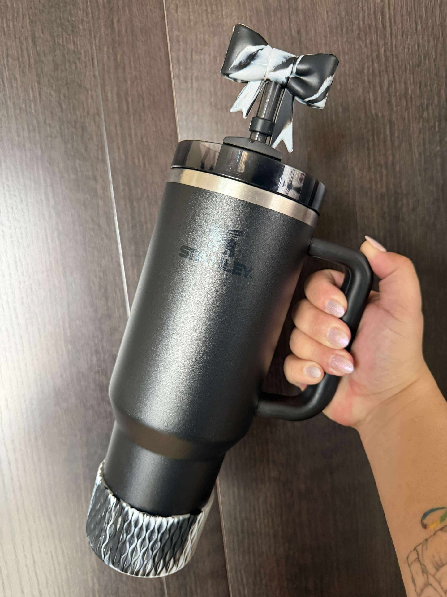 Black Silver - WAVES Silicone Tumbler Boot