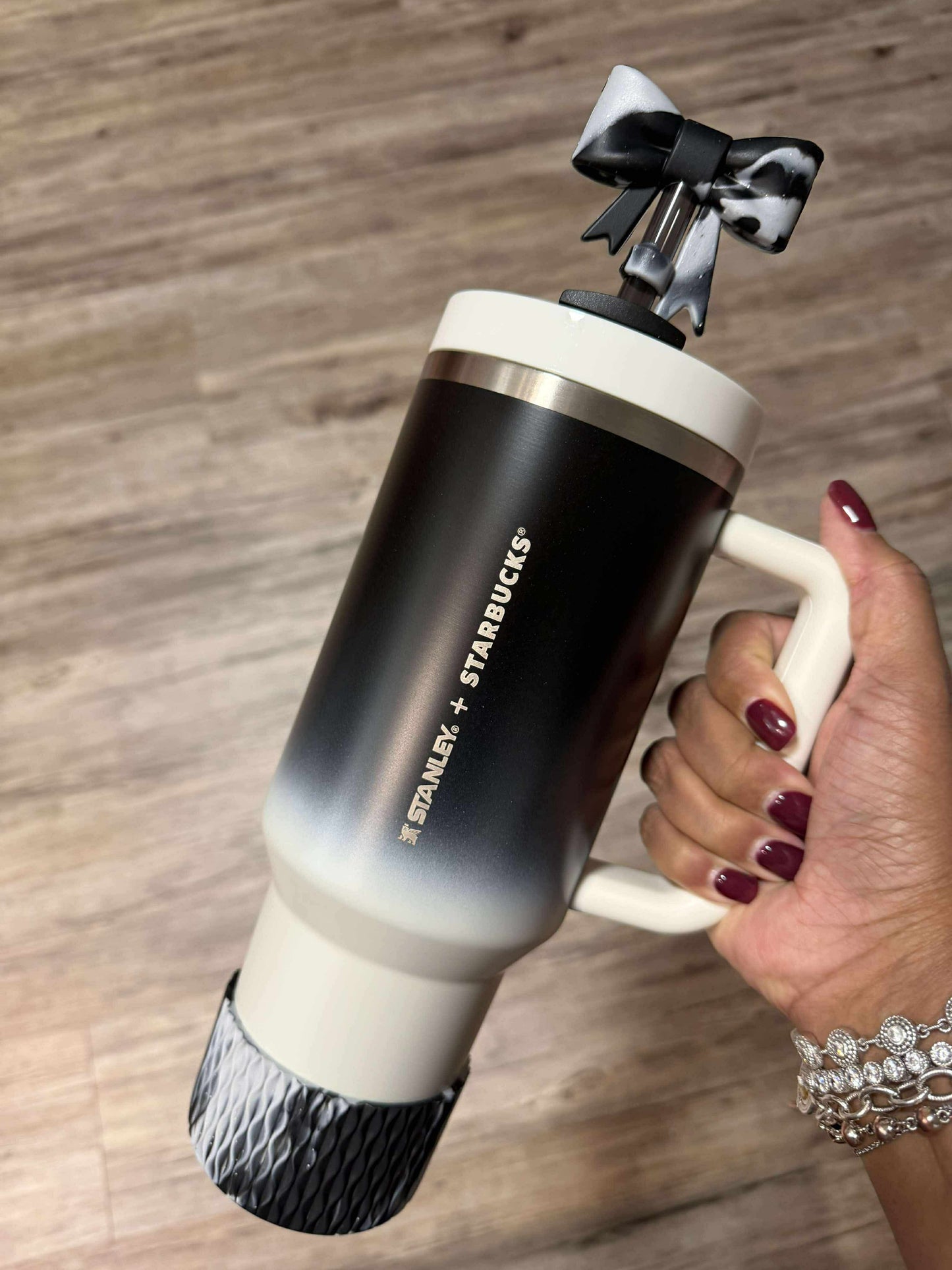 Black Silver - WAVES Silicone Tumbler Boot