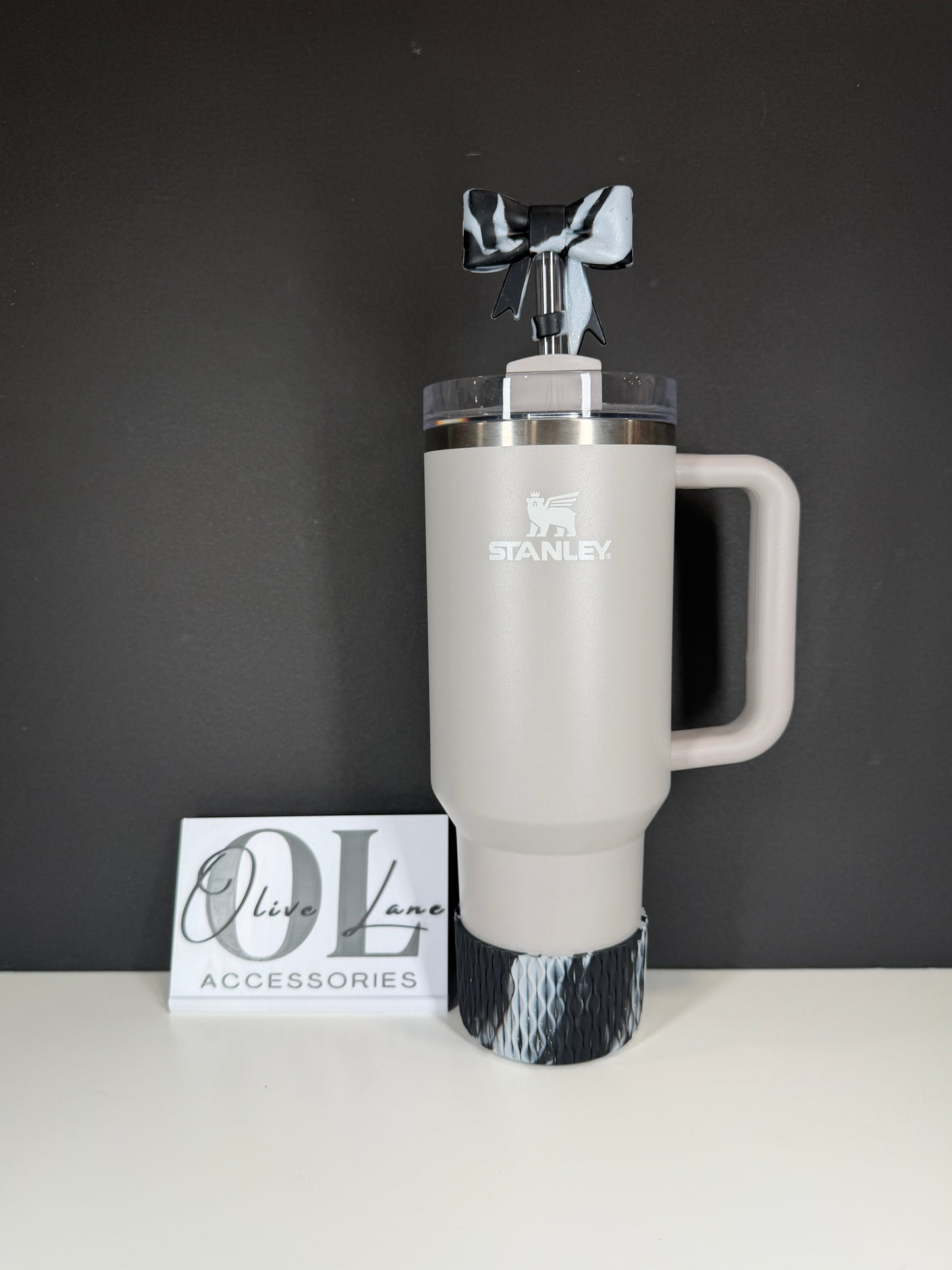Black Silver - WAVES Silicone Tumbler Boot