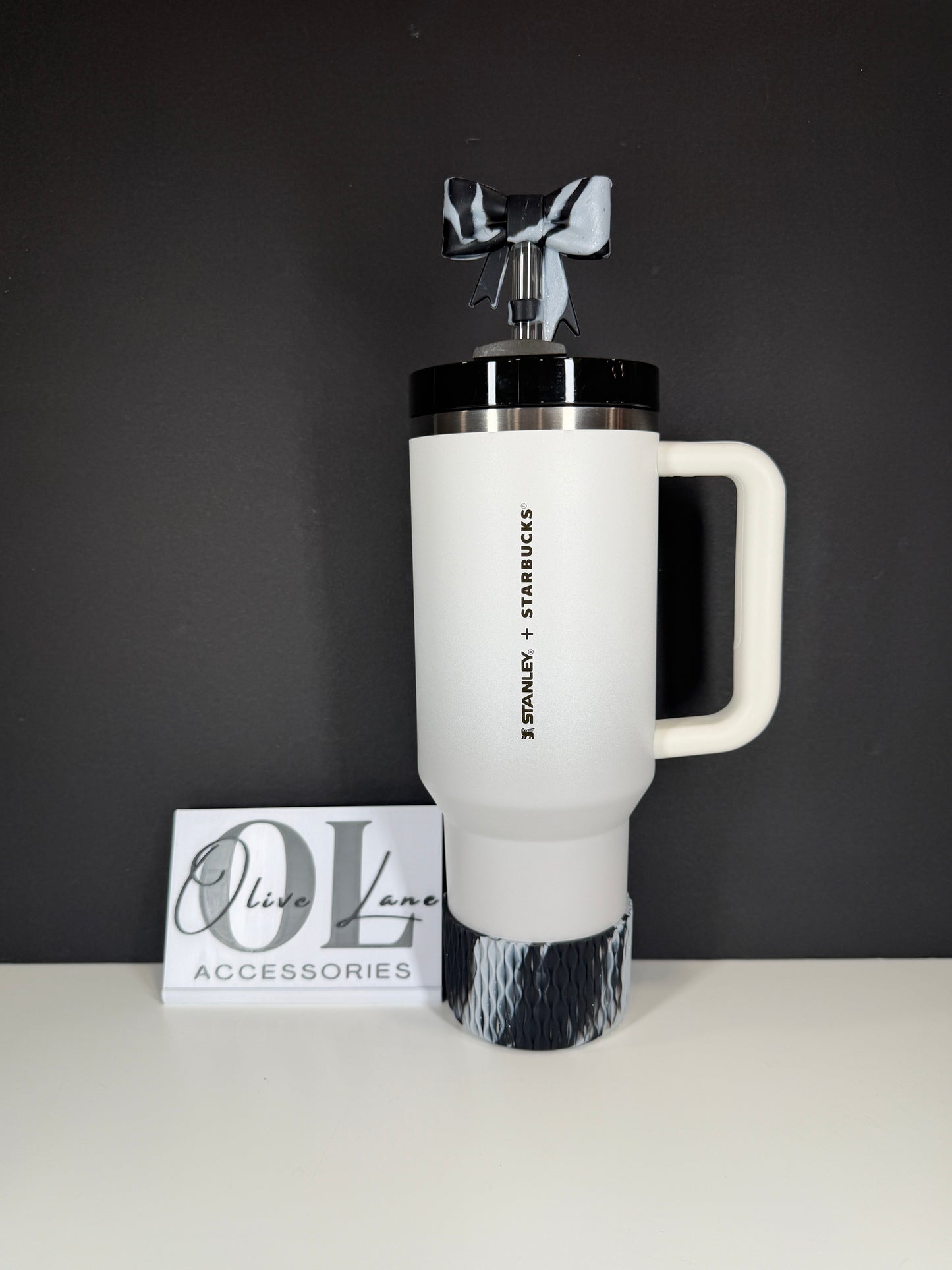 Black Silver - WAVES Silicone Tumbler Boot