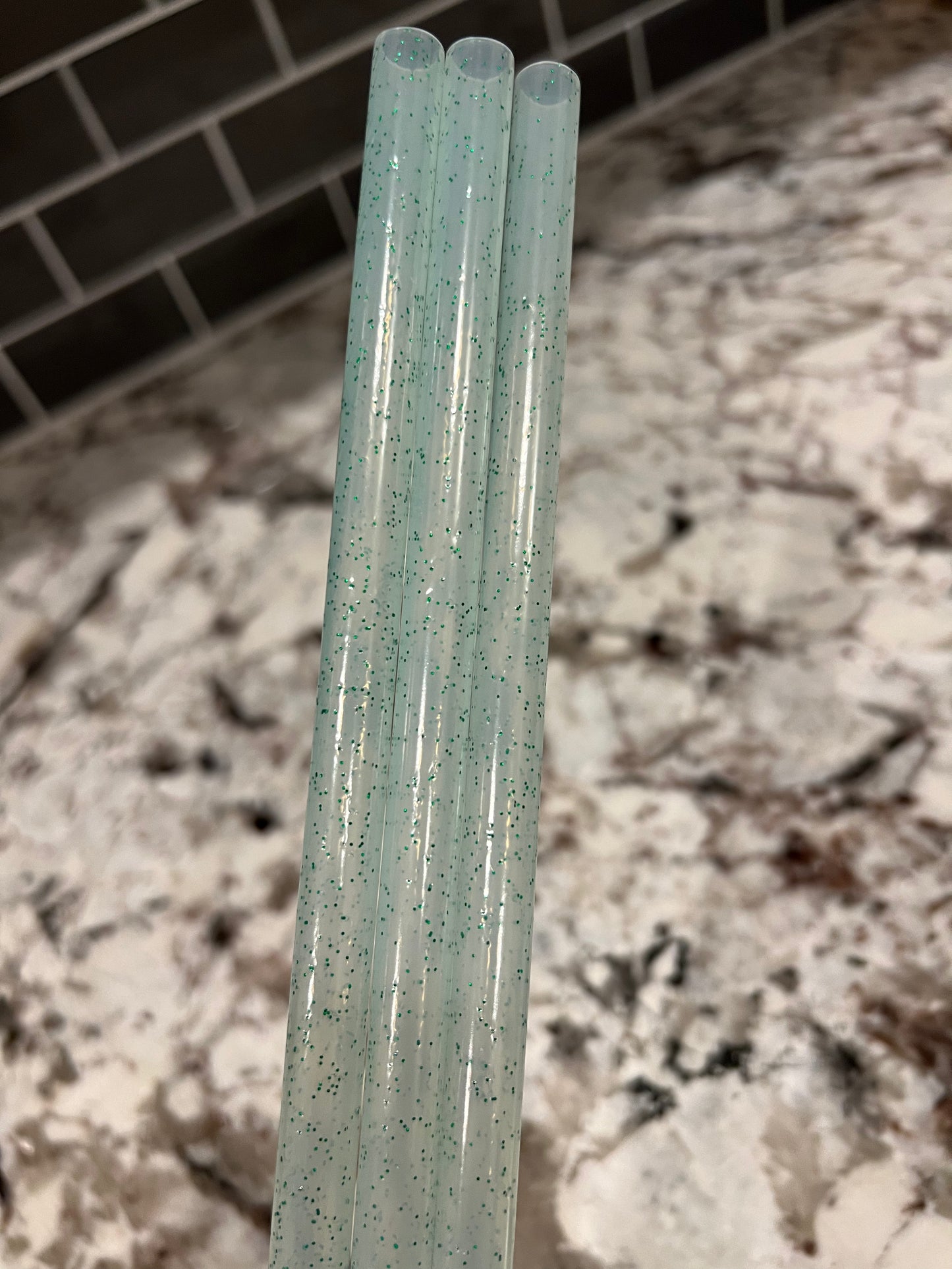 Green COLOR CHANGING Glitter Straw (40oz Tumbler)