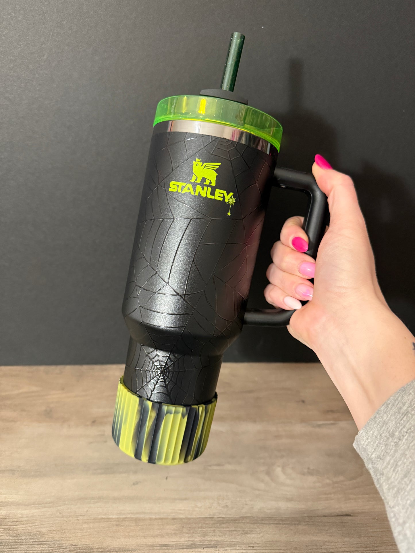 Olive Black - FLUTED Silicone Tumbler Boot