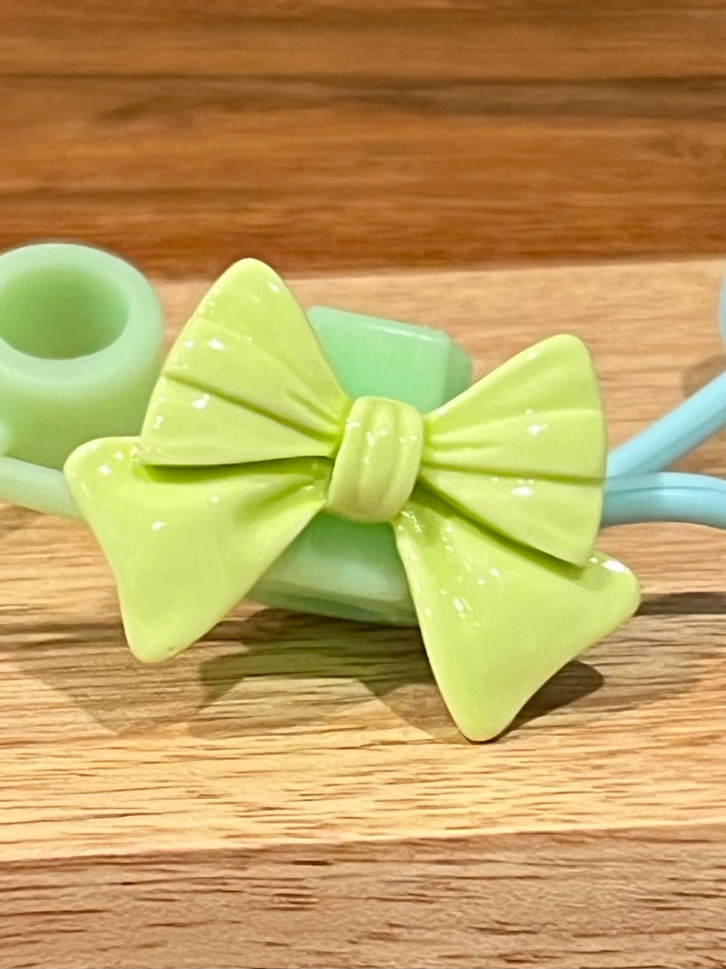 Green Bow Silicone Straw Topper 10mm