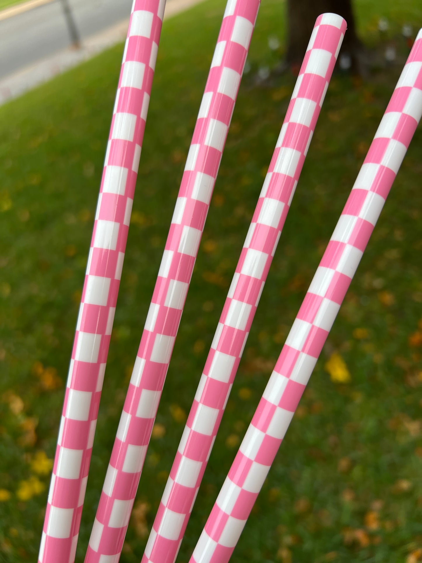 White Pink Check Straw (40oz Tumbler)